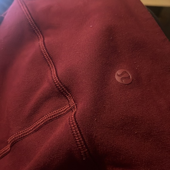 FLAWED Lululemon Reveal 7/8 Tight Deep Rouge Size 6 - Picture 6 of 6